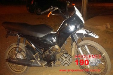 Após denúncia adolescente é apreendido com moto furtada