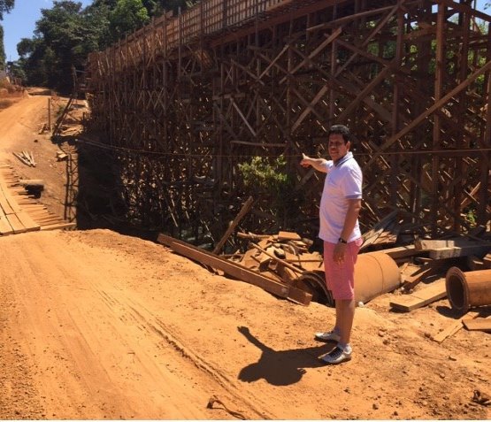 Jair Montes visita canteiro de obras na Linha 32