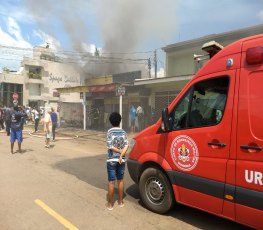 TRAGÉDIA: Idoso morre carbonizado após incêndio em residência