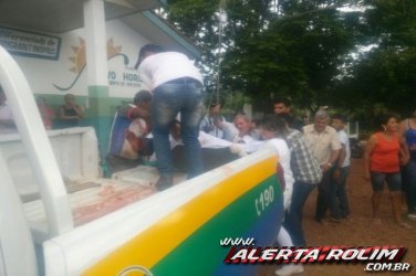 Homem é esfaqueado por desafeto em bar 