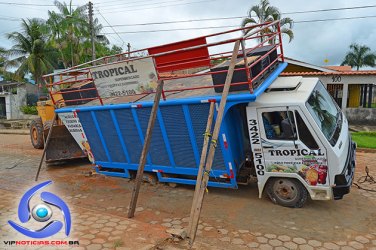 JI-PARANÁ – Caminhão afunda ao passar em obra feita pela CAERD