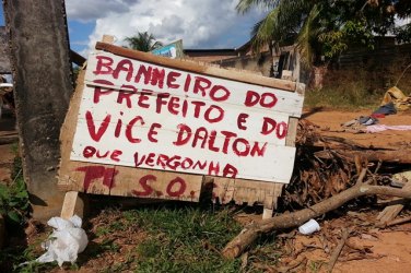 VERGONHOSA – Rua que mora vice-prefeito está quase intransitável e moradores pedem solução há quase dois meses - VÍDEO