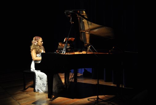 CONCERTO DO SESC - Partituras apresenta pianista cubana Llitsia Moreno