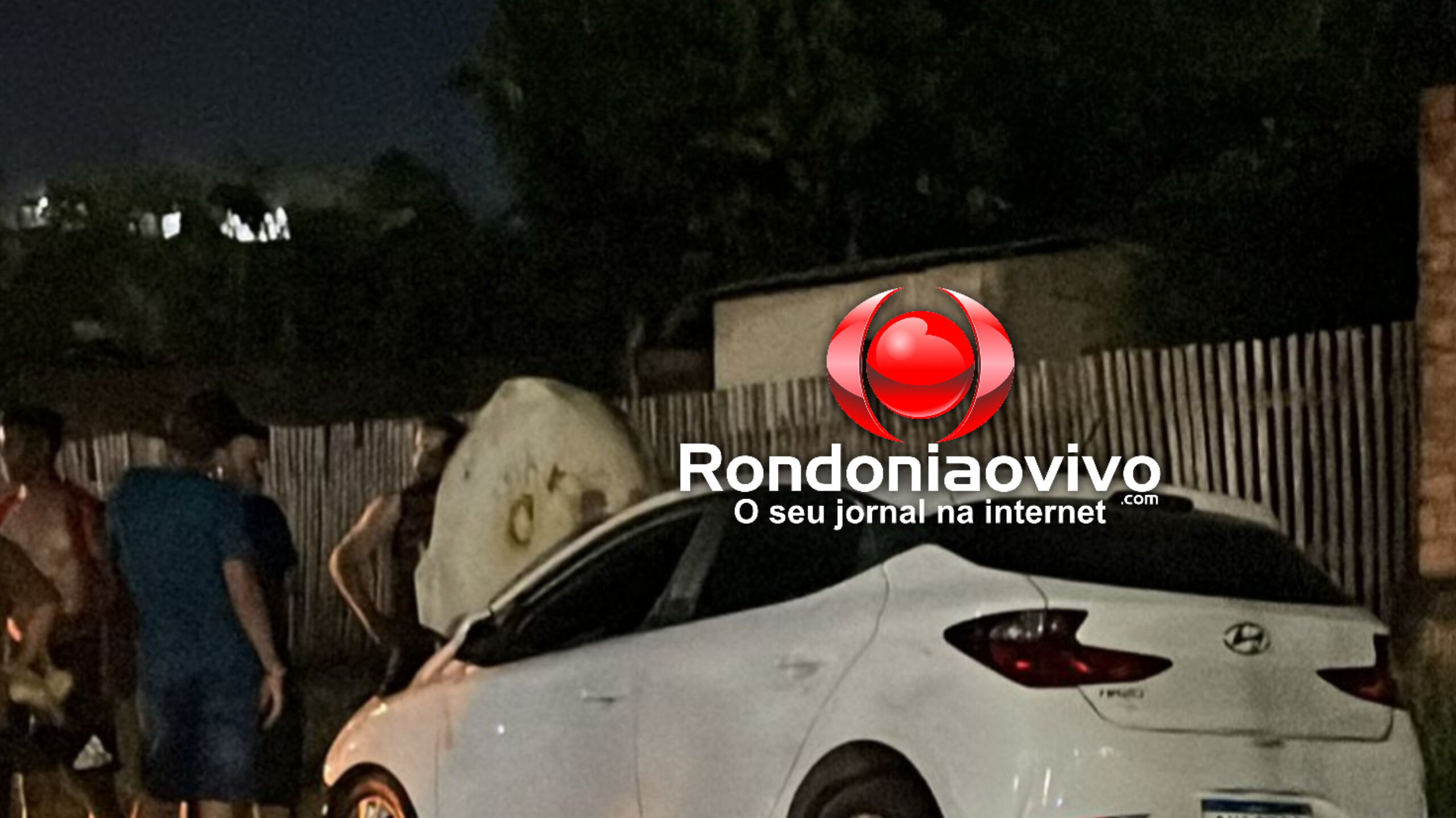 VÍDEO: Casal em moto ateia fogo em carro de jogador de futebol no campo da AFA