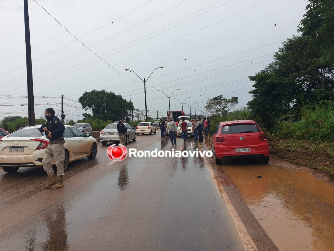 AQUAPLANAGEM: Motorista de aplicativo perde controle da direção e cai em ribanceira na BR-364