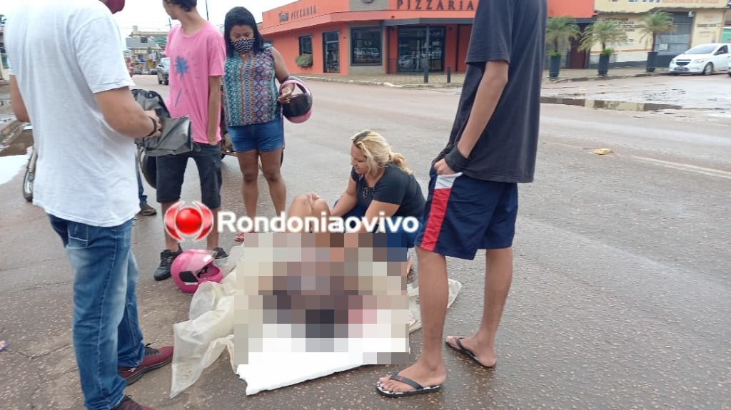 VÍDEO: Passageira abre porta de táxi e causa acidente com casal em motocicleta