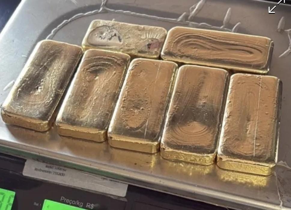 NA BR-364: Passageiro de ônibus é preso com quase 3,5 kg de ouro escondidos nos sapatos