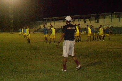 Genus: Ionay da Luz comanda treino em campo reduzido