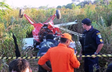  Avião cai próximo ao aeroclube da capital após tocar em fios de alta tensão - VÍDEO E FOTOS