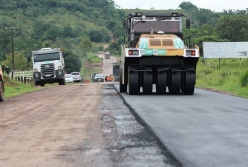 Restauração de rodovia ligando municípios passa de 95% de execução