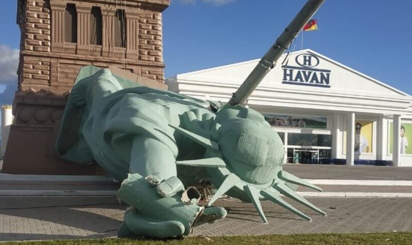 Forte ventania derruba Estátua da Havan; assista ao vídeo