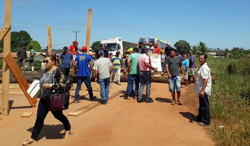 VÍDEO: População de Vista Alegre do Abunã quer falar diretamente com prefeito