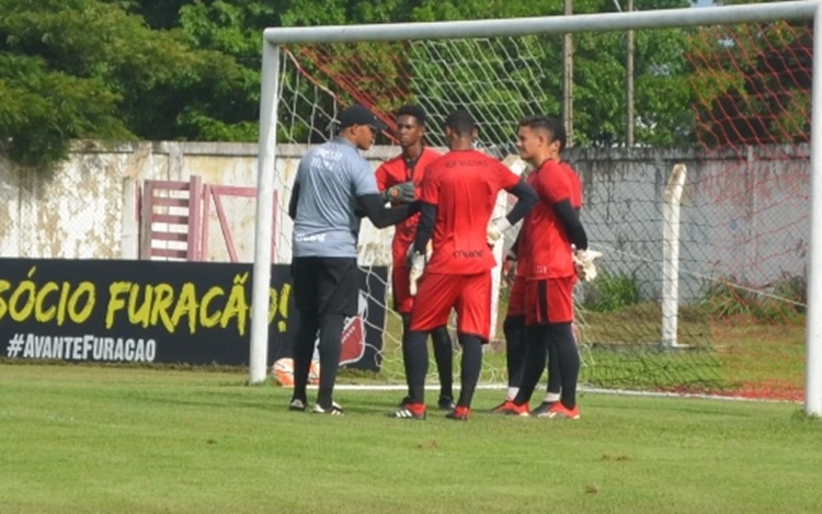 MERCADO DA BOLA: Real Ariquemes acerta a saída do preparador de goleiros Manga