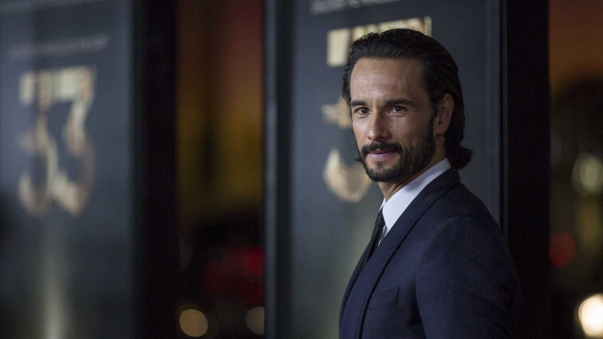 Rodrigo Santoro é professor de russo em novo longa 'O tradutor'