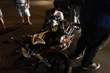 Motorista avança cruzamento e atropela motociclista 
