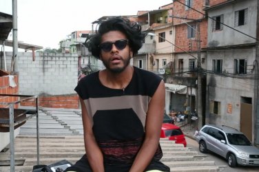 Rapper gay brasileiro quebra tabus rimando