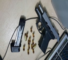 NO CENTRO - Engenheiro é flagrado armado com pistola