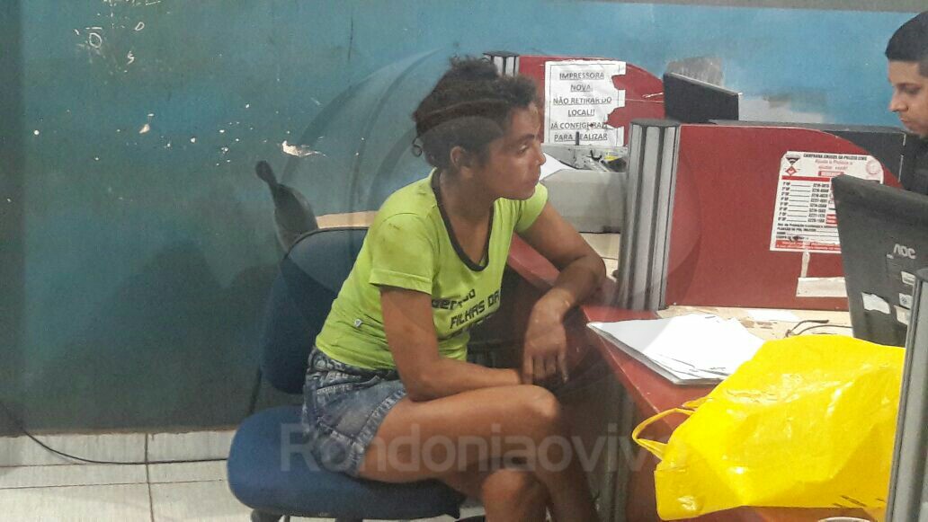 NA LESTE: Mulher tenta matar marido com duas facadas durante briga