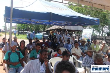 Prefeito Laerte Queiroz participa de Dia de Campo na Linha 21