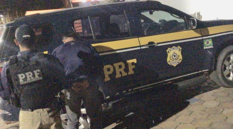 BR-364: PRF prende homem portando arma de fogo carregada sem licença