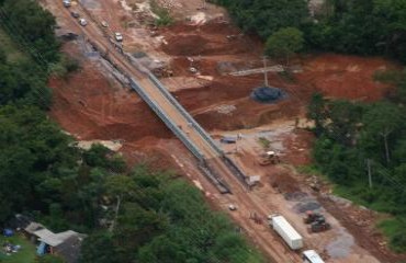 PONTE - Foto divulgada no Facebook mostra dimensão do 