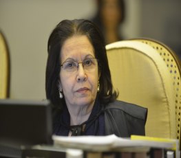 Ministra suspende ação contra homem por furto de chocolate