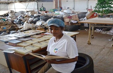 “SONHO” - Catadora de recicláveis cria biblioteca com obras encontradas no lixo no interior de SP