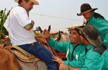 ELEIÇÕES 2012 - Garçon prestigia cavalgada em União Bandeirantes