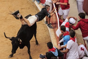 Homem morre após tomar chifrada de touro durante festival 