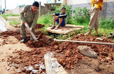 BUEIROS ENTUPIDOS -  População de bairros da zona Leste da capital teme que clima chuvoso provoque alagações gigantes – Fotos