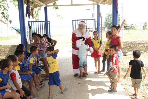 Papai Noel visita comunidades do baixo Madeira