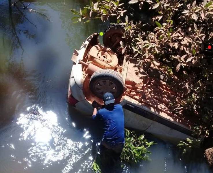 TRAGÉDIA: Professora, marido e mãe rondonienses morrem após carro cair em rio