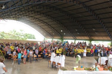 Mais de mil pessoas participam de procissão