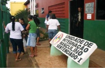 Princípio de incêndio leva cinco adolescentes sentenciados a hospital