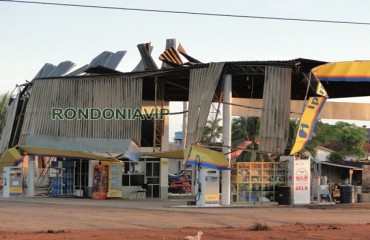 MONTE NEGRO - Vendaval deixou destruição e moradores desabrigados - Vídeo