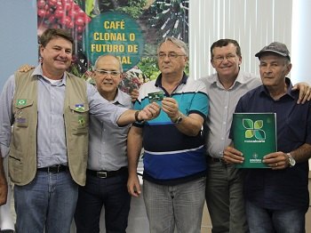 Agricultores são beneficiados com distribuição de calcário