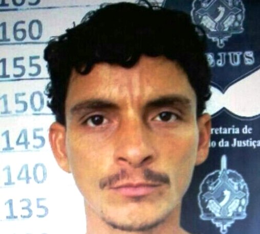 Homem esfaqueado invade rodoviária para escapar de assassino