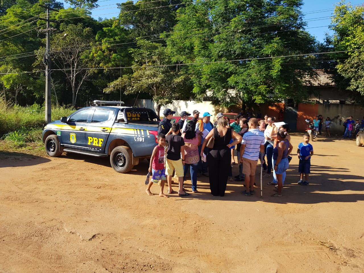 SEM BLOQUEIO: Após conversa com PRF pais de alunos desistem de protesto na BR-364