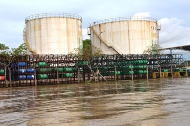 CHEIA - Pátios da Fogás e Petrobrás são tomados pela água - Fotos e Vídeo