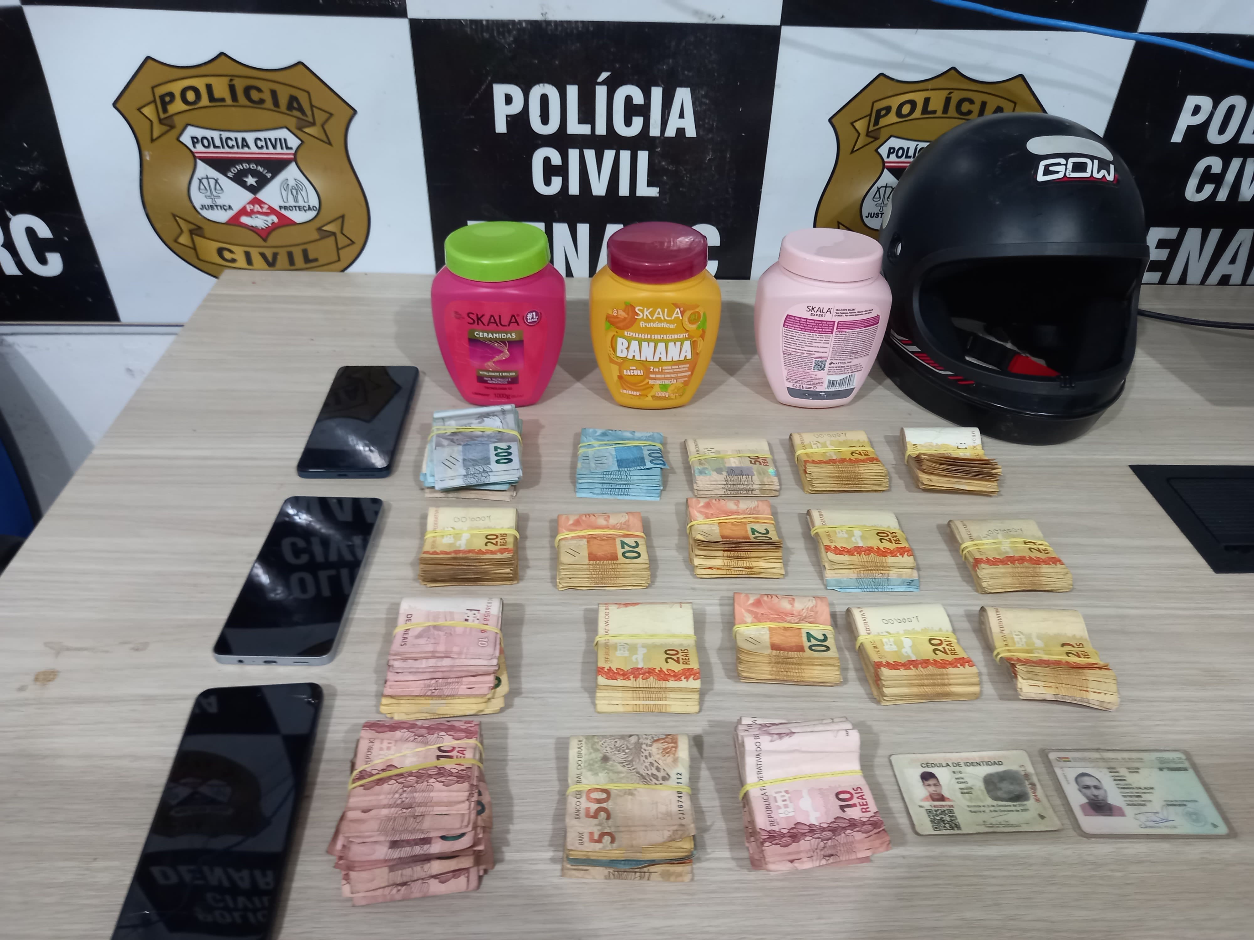 OPERAÇÃO PROTETOR: Denarc prende bolivianos com R$ 35 mil escondidos em frascos de shampoo na BR-364