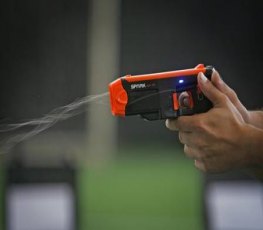 SPARK: Suspeito leva tiro de pistola após ameaçar irmão e resistir a prisão