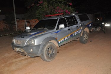 Bandidos invadem residência de PM, espancam família e fazem 'arrastão'