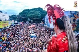 NESTE SÁBADO: A banda do vai quem quer esquenta o mercado cultural com concurso de marchinhas