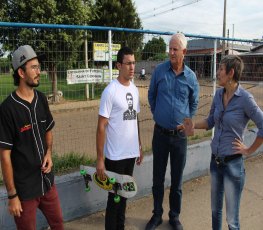 Deputado Airton entrega ordem de empenho para construção de pista de Skate