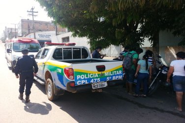 CENA DA CIDADE – PM socorre mulher que passava mal em praça da capital