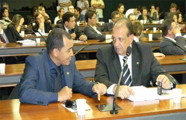 SANGUESSUGA - Deputado federal Nilton Capixaba defende 