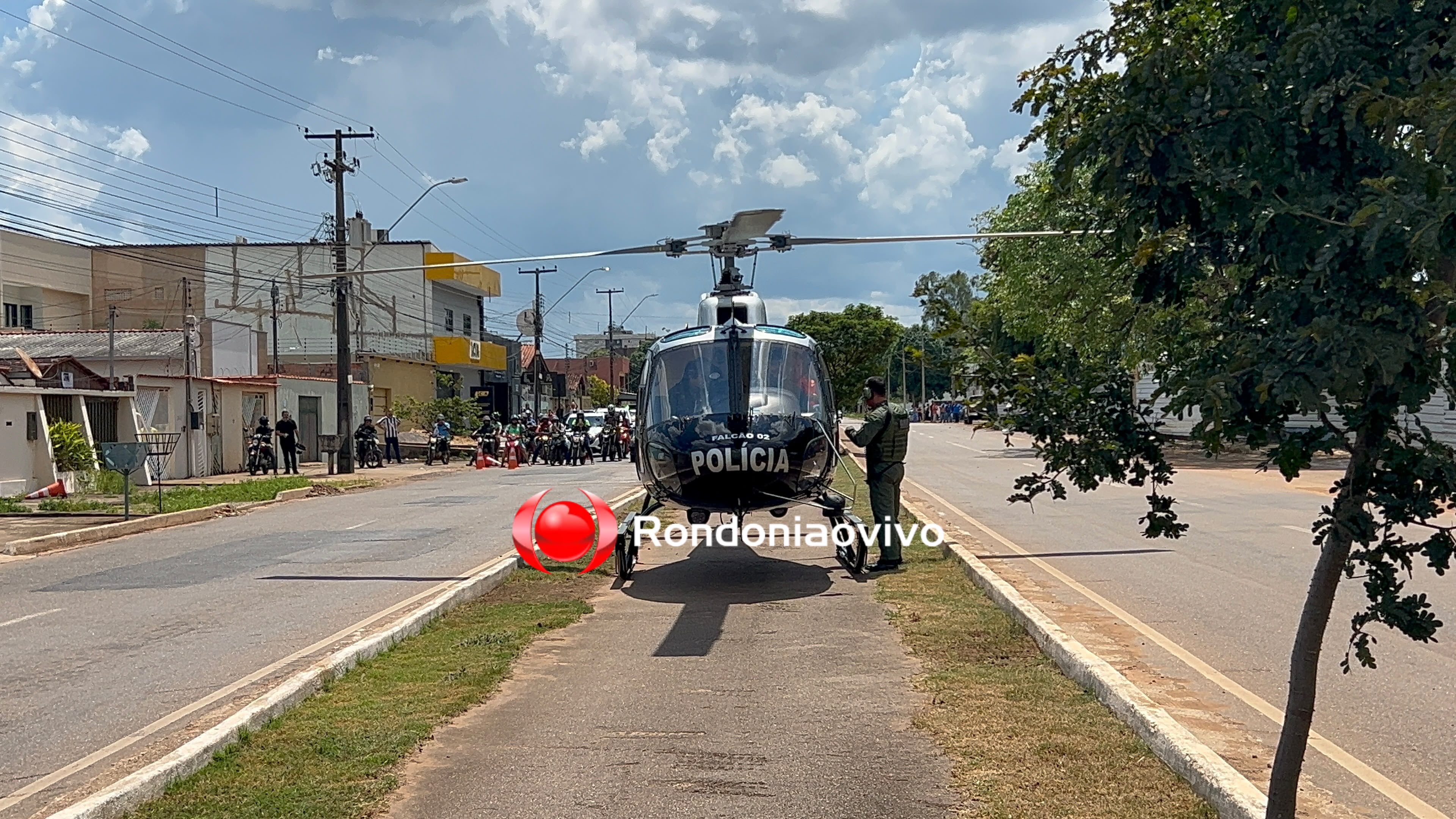 HELICÓPTERO ACIONADO: Motociclista tem perna amputada em colisão com carreta na BR-319