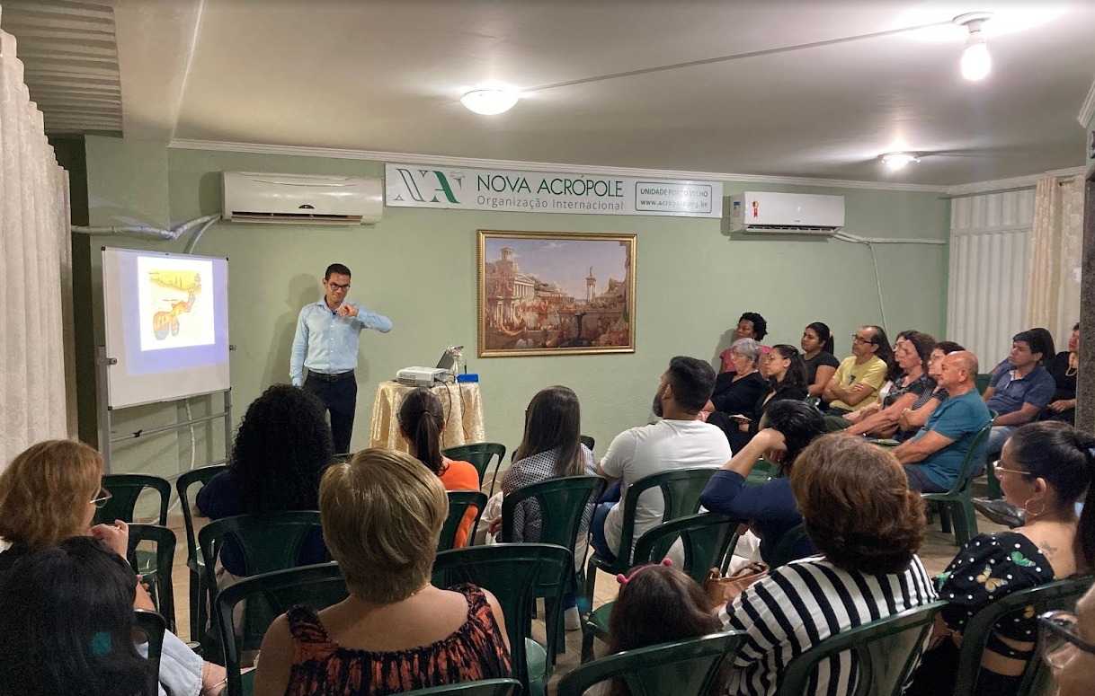 ACRÓPOLE : Ciclo de palestras e curso que conectam filosofia à vida cotidiana