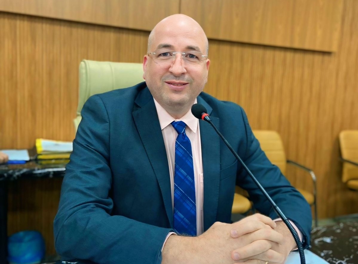 GEDEÃO NEGREIROS: Projeto do vereador aprimora regras de pagamento de cover artístico 