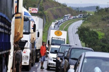 GREVE - Sem acordo caminhoneiros fazem paralisação